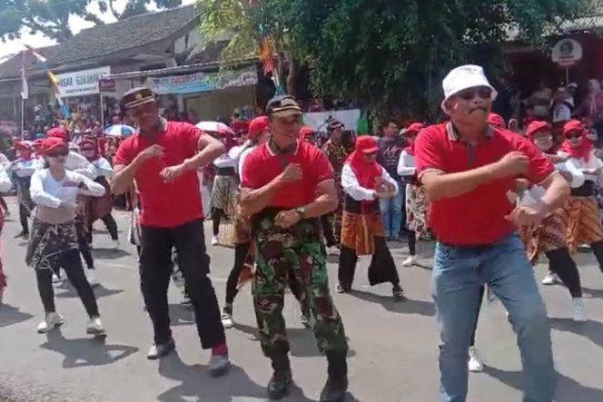 
					HUT Kemerdekaan RI yang ke-78 ribuan warga mengikuti kegiatan pawai budaya yang diselenggarakan pemerintah Kecamatan Girimarto dengan mengambil titik star di lapangan Desa Tambak Merang dan finish di lapangan Desa Jendi