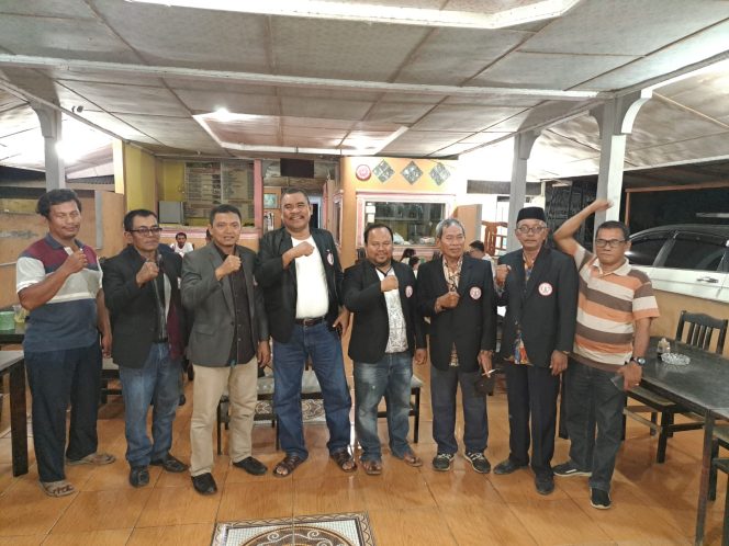 
					Harungguan Purba Simalungun Indonesia (HPSI) melalui tim kerja pembentukan DPC menggelar Musyawarah Cabang (Muscab) di Rumah Makan Balian Jaya Bombongan, Kecamatan Bandar