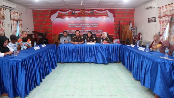 
					Lapas Tanjungbalai bersama Kejaksaan Negeri Tanjungbalai melaksanakan upaya restorative justice terhadap pelaku dan korban