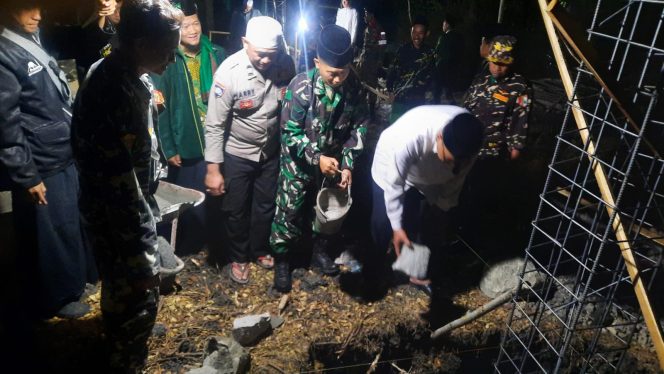 
					Babinsa Serma Bambang mewakili Danramil 19/Purwantoro menghadiri peletakan batu pertama pembangunan MTs Ma'arif dan Kantor PBNU Cabang Purwantoro