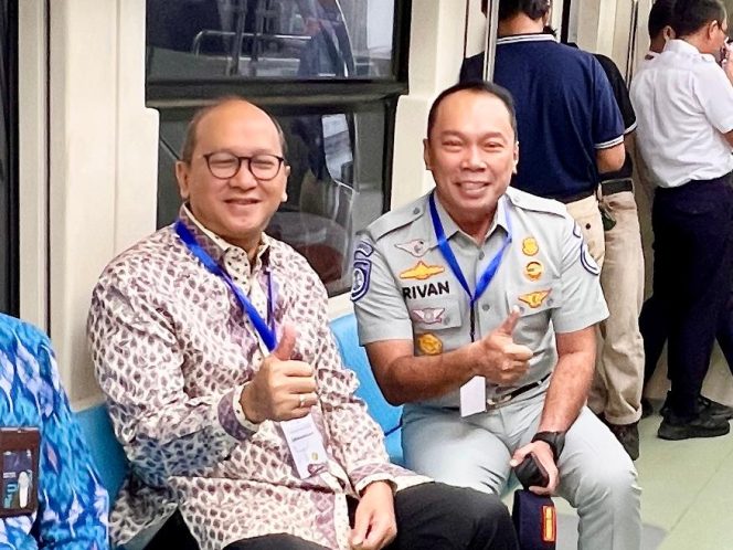
					Wakil Menteri BUMN Rosan Roeslani bersama Direktur Utama Jasa Raharja Rivan A. Purwantono  