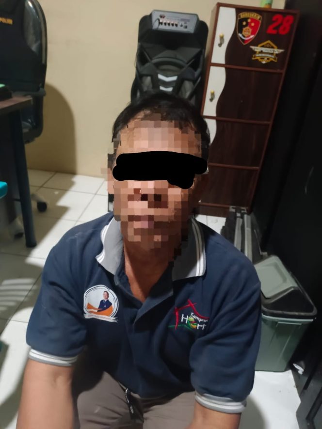 
					Pria berinisial MS (57) warga Pallameang Desa Pallameang  Kecamatan Mattiro Sompe Kabupaten Pinrang Sulawesi Selatan, pelaku tindak pidana menyetubuhi anak di bawah umur
