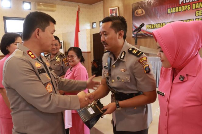 
					AKP Rachmat Aribowo. S.I.K., M.H., resmi telah melepaskan jabatannya sebagai Kasat Reskrim Polres Simalungun pada hari Senin 18 September 2023