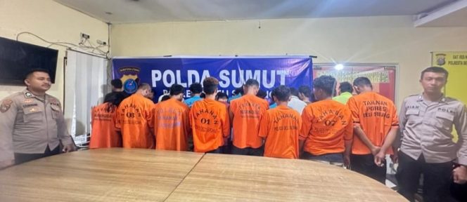 
					Kasus Narkoba di wilayah hukum Polres Deli Serdang mulai tanggal 11 September 2023 hingga 18 September 2023, Sat Narkoba Polresta Deli Serdang mendapatkan hasil Jumlah Tangkapan 18 Kasus, dengan jumlah Tersangka Laki – laki 25 Orang dan Perempuan  1 Orang