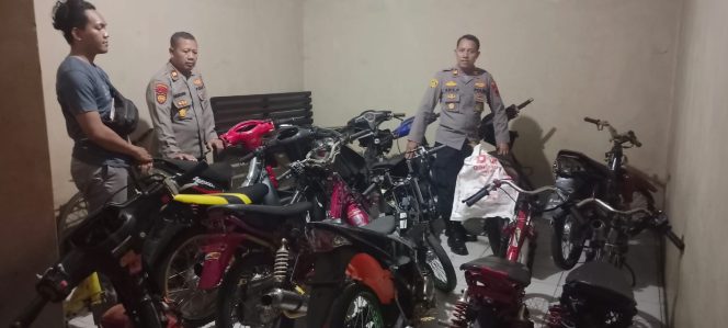 
					Polsek Tayu Polresta Pati mengamankan 11 barang bukti SPM dalam razia balap liar