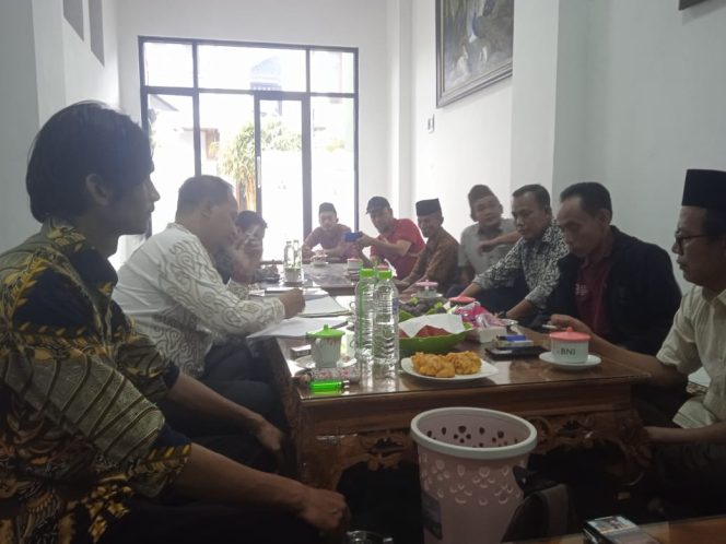 
					Gandeng Lawyer kenamaan Semarang, panitia tukar guling tanah bondodeso Desa Botomulya, Kecamatan Cepiring, Kabupaten Kendal, gugat Bupati Kendal ke PTUN