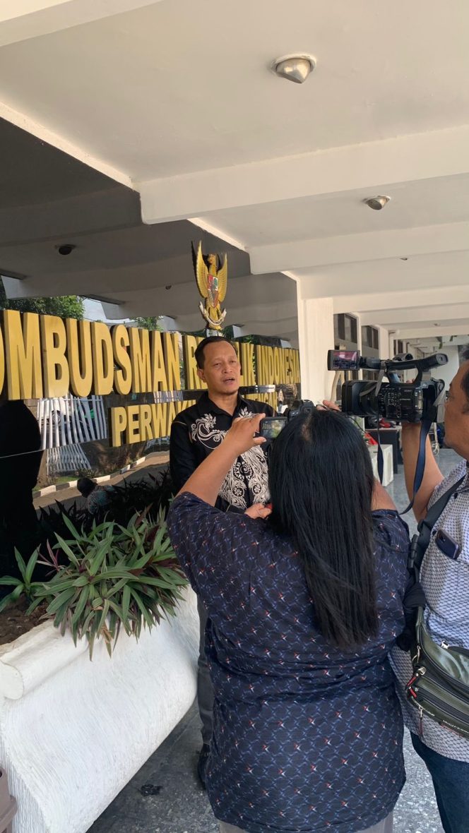 
					Kuasa hukum warga Botomulya , Sukarman , SH., MH