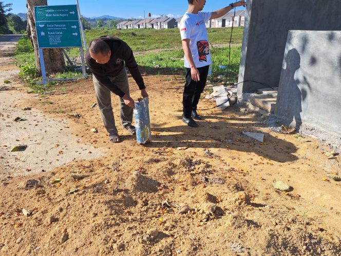 
					Tim Toddopuli Indonesia Bersatu (TIB) yang mengawal kasus sengkata tapal batas desa Sukkolia