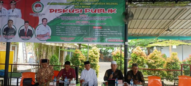 
					Dewan Pimpinan Daerah Aliansi Pedagang Pasar Seluruh Indonesia (DPD APPSINDO) Milenial Kota Medan gelar diskusi Publik, di Octopus Kopi, Jalan Halat , No 98, Kota Matsum II, Kecamatan Medan Area, Kota Medan, Provinsi Sumatera Utara, Jumat 
