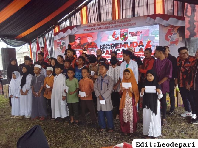
					Ketua MPC PP Kota Medan, M Rahmaddian Shah bagikan 20 Ton beras dan santuni Anak Yatim di semarak HUT PP ke-64