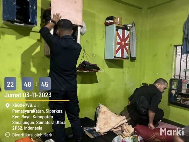 
					Razia kamar WBP oleh petugas Lapas Kelas II Pematang Siantar