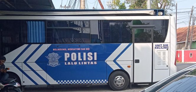 
					Ilustrasi Mobil Pelayanan SIM Keliling