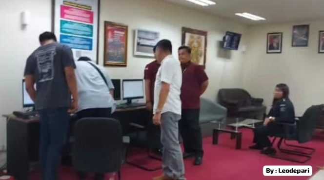 
					Jajaran Kejaksaan Tinggi Bali melakukan pengecekan langsung ke lapangan di Bandara Udara Internasional Ngurah Rai terkait penyalahgunaan fast track