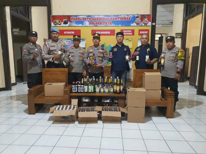 
					Ratusan Miras Diamankan, Kapolsek Tayu Buktikan Berantas Miras di Wilayah