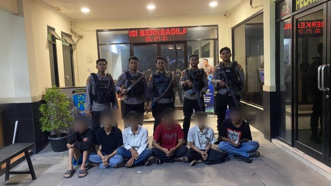 
					Hendak tawuran, sejumlah remaja yang berhasil diamankan oleh tim patroli perintis Presisi Polres Metro Jakarta Barat