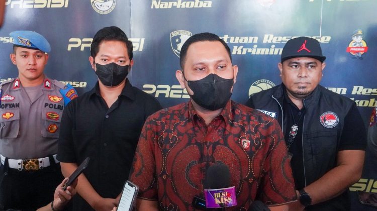 Ibra Azhari ikuti pengecekan kesehatan oleh  SatRes Narkoba Polres Metro Jakarta Barat