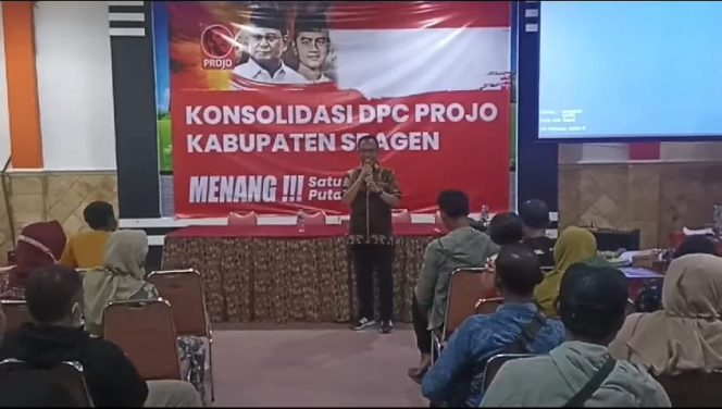 
					Pengurus Dewan Pimpinan Pusat (DPP) Projo kampanye untuk memenangkan Prabowo-Gibran