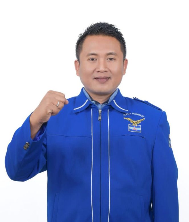 
					Mukit, Caleg DPRD Kabupaten Pati Dapil 3 Partai Demokrat
