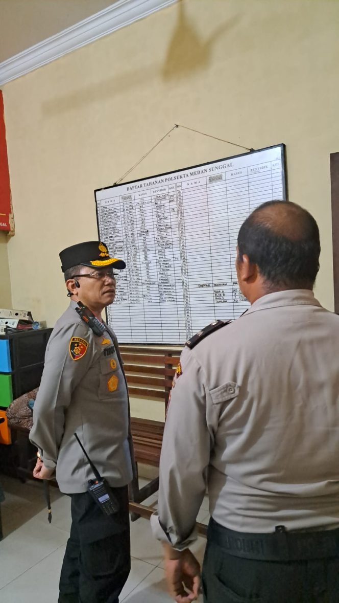 
					Kapolrestabes Medan Kombes Pol Dr Teddy Jhon Sahala Marbun sidak Polsek di jajarannya