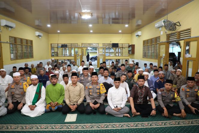 
					Wakapolda Sumut,Brigjen Pol. Rony Samtana S.I.K., M.T.C.P., kembali melaksanakan subuh keliling di wilayah hukum Polda Sumatera Utara di Masjid Jami’ Martubung, Jl. Yos Sudarso KM. 13.5 Kecamatan Medan Labuhan
