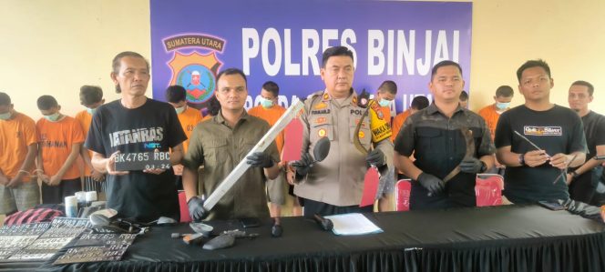 
					Wakapolres Kompol Firman pimpin press release kasus pencurian dengan kekerasan Polres Binjai
