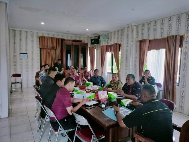 
					Pelaporan pembongkaran kios di atas tanah Fasum kepada Satpol PP oleh Unit Bantuan Hukum DPC PERADI RBA