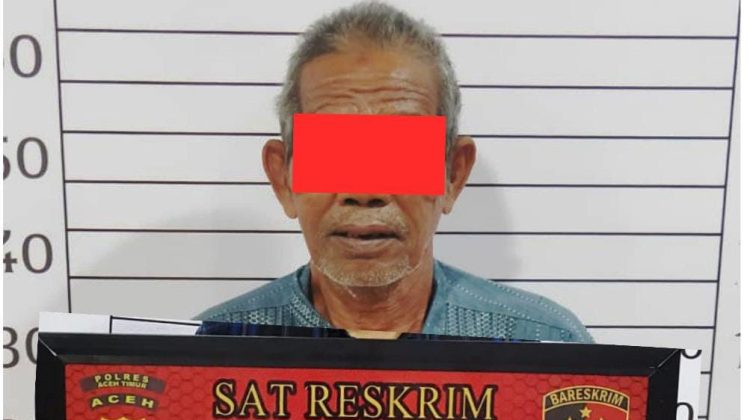 Tersangka pelaku jarimah pemerkosaan terhadap anak yang diamankan Anggota Opsnal Satreskrim Polres Aceh Timur
