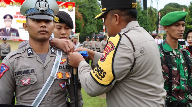 Kapolres Bengkulu Utara AKBP Lambe Patabang Birana, S.I.K, M.H dalam Apel Gelar Pasukan Ops Keselamatan Nala dan Pencanangan Aksi Keselamatan Jalan Polres Bengkulu Utara T.A- 2024
