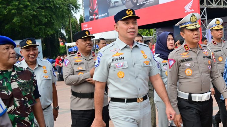 Direktur Utama Jasa Raharja Rivan A. Purwantono bersama jajaran Korlantas Polri