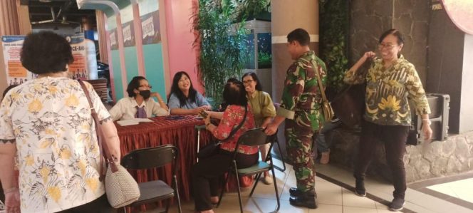 
					Babinsa Kelurahan Kepatihan Kulon Koramil 04/Jebres melaksanakan pendampingan kepada masyarakat serta jemaat GBI Keluarga Allah 