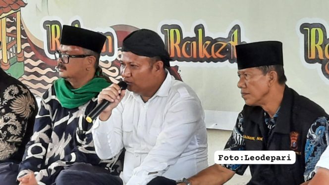 
					Ketua DPD PKB Pujakesuma Kabupaten Asahan Rianto, SH, M.AP dalam acara Syukuran dan Doa Bersama di Joglo Pujakesuma Jalan Taufan Gama Simatupang, Kelurahan Sei Renggas, Kecamatan Kota Kisaran Barat, Kabupaten Asahan
