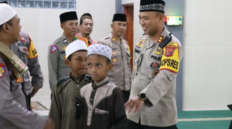Kapolres Ngada AKBP Padmo Arianto, S.I.K, dalam Safari Ramadhan di Masjid Besar An-Nur Aimere, Kecamatan Aimere, Kabupaten Ngada
