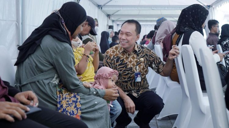 Direktur Utama Jasa Raharja, Rivan A. Purwantono (tengah)
