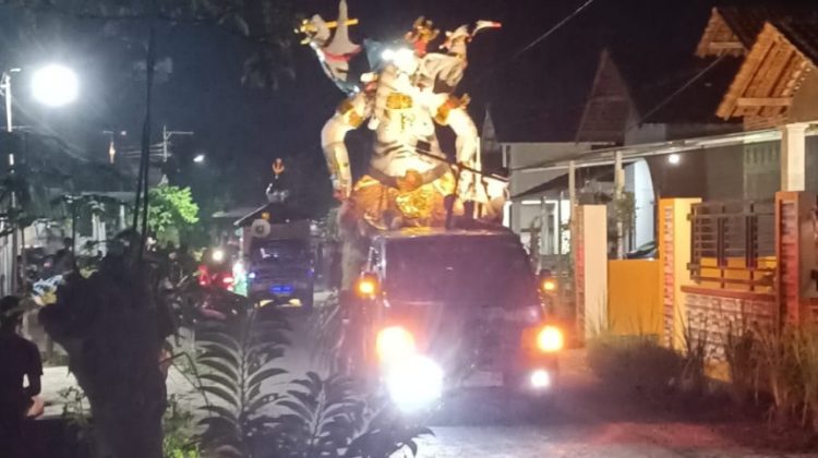 Rombongan pawai Takbir Keliling dusun Bapoh desa Bumiayu Wedarijaksa Pati