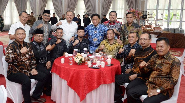 Penjabat (Pj) Gubernur Sumatera Utara (Sumut) Hassanudin menerima kunjungan sejumlah kepala daerah di Aula Tengku Rizal Nurdin kediaman Gubernur Sumut
