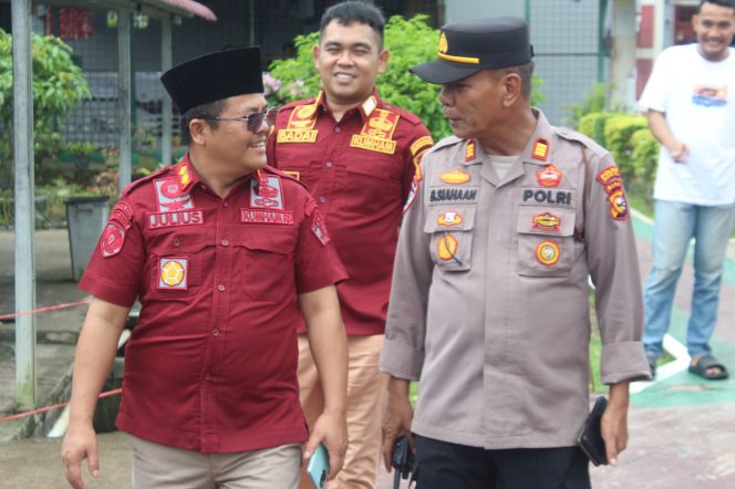 
					Kedatangan Kapolsek Rengat Barat AKP Buha Siahaan, SH., disambut langsung oleh Kepala Rumah Tahanan Negara Kelas IIB Rengat Julius Barus, SE., MH dan Ka. KPR Wan Rezwanda