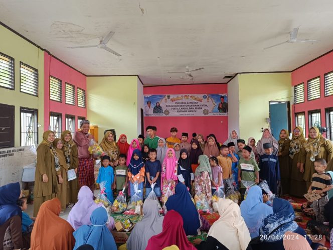 
					Halal Bi Halal, Pemdes Langkan bersama TP PKK salurkan bantuan 200 paket sembako untuk anak yatim piatu, lanjut usia (Lansia) dan janda kurang mampu
