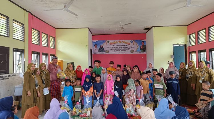 Halal Bi Halal, Pemdes Langkan bersama TP PKK salurkan bantuan 200 paket sembako untuk anak yatim piatu, lanjut usia (Lansia) dan janda kurang mampu
