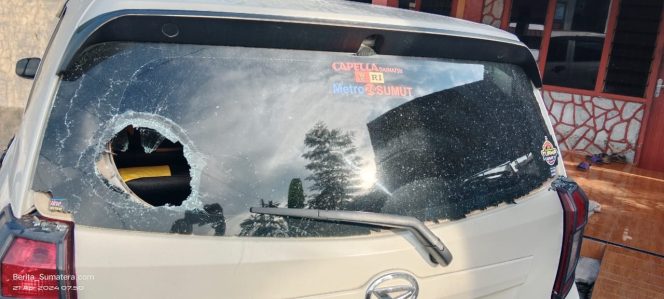 
					Mobil salah satu wartawan media online yang dirusak OTK