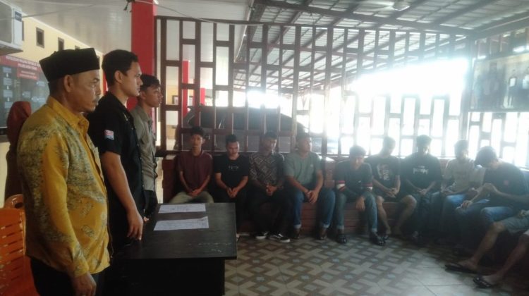 Restorative Justice.
Kasat Reskrim Polres Aceh Timur Polda Aceh Iptu Muhammad Rizal, S.E.,S.H.,M.H. menyebutkan keluarga korban dan keluarga pelaku sepakat untuk sama-sama mencabut Laporan Polisi
