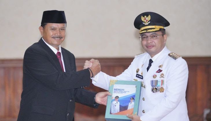 Prosesi serah terima jabatan dan pelantikan Pj.Wali Kota Madiun di Gedung Negara Grahadi, Surabaya pada Senin (29/4). Dok : Diskominfo Kota Madiun
