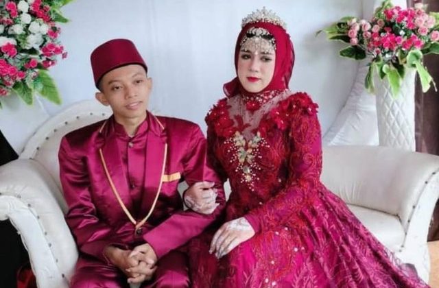 AK dan ESH, pasangan pernikahan yang ternyata ESH adalah laki-kali