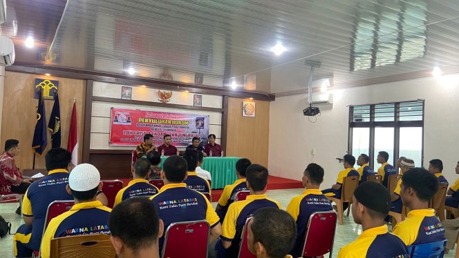 
					Lapas Tanjungbalai beri penyuluhan hukum kepada wargabinaan yang bekerjasama dengan Lembaga Bantuan Hukum (LBH) Trisila dan tim Divisi Layanan Hukum Kanwil Kemenkumham Sumatera Utara