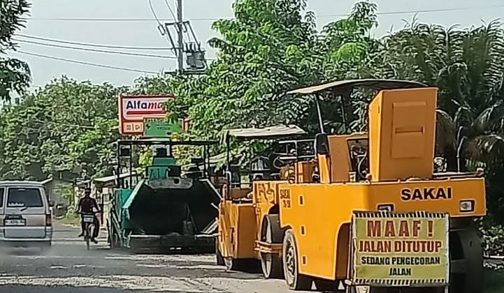 Pengerjaan proyek rehabilitasi jalan Jetak-Juwana Kec. Wedarijaksa-Juwana, kabupaten Pati provinsi Jawa Tengah yang dikerjakan oleh rekanan CV. Jaya Padma