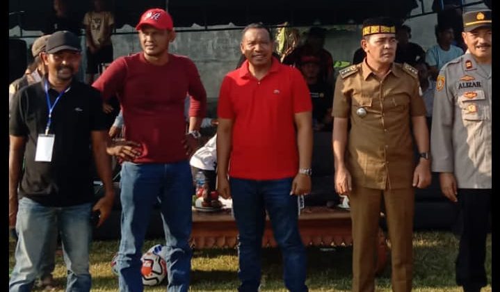 H. Sulaiman (tengah) hadiri Pembukaan Semi Open Turnamen Piala Pemuda Snb Teungoh Cup II 2024, Liga Apayuh ke- 20
