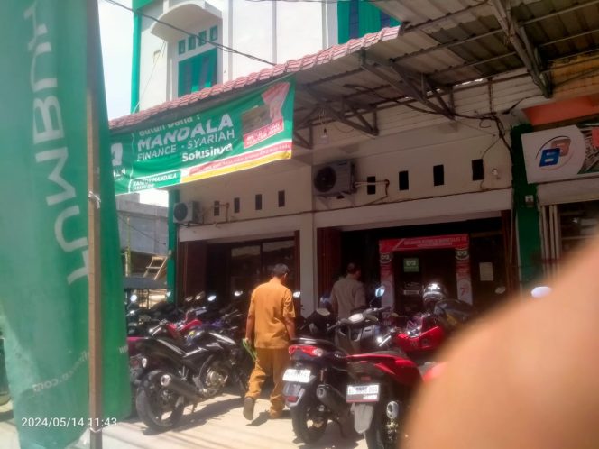 
					KaSatpol PP, Teuku Amran SE.MM dan Dinas Perdagangan, bagian hukum Setdakab Aceh Timur dan dinas terkait lainnya memeriksa tiga perusahaan leasing: Adira Finance, Mandala, dan FIF Group