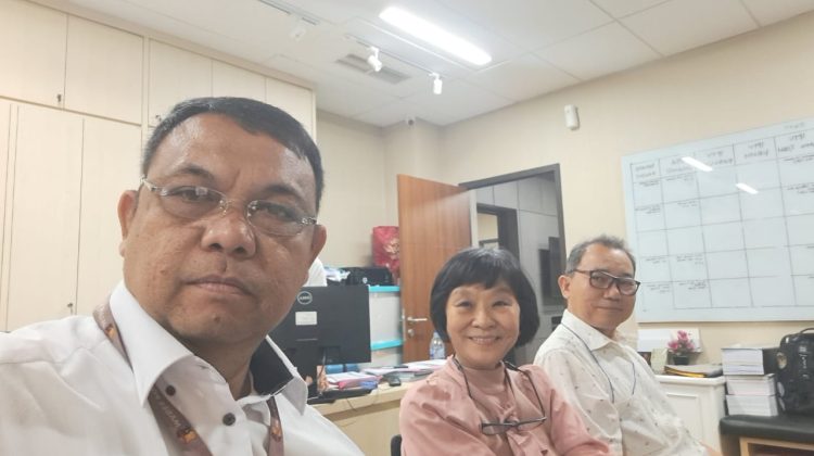 Tjin Juana dan kuasa hukum, Iskandar Halim