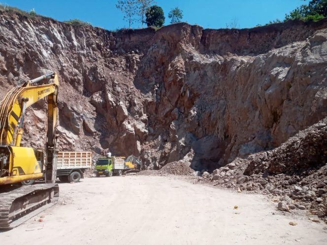 
					Salah satu Galian C jenis batu andesit yang ada di Kabupaten Rembang bagian timur, di Desa Ngulahan Kecamatan Sedan