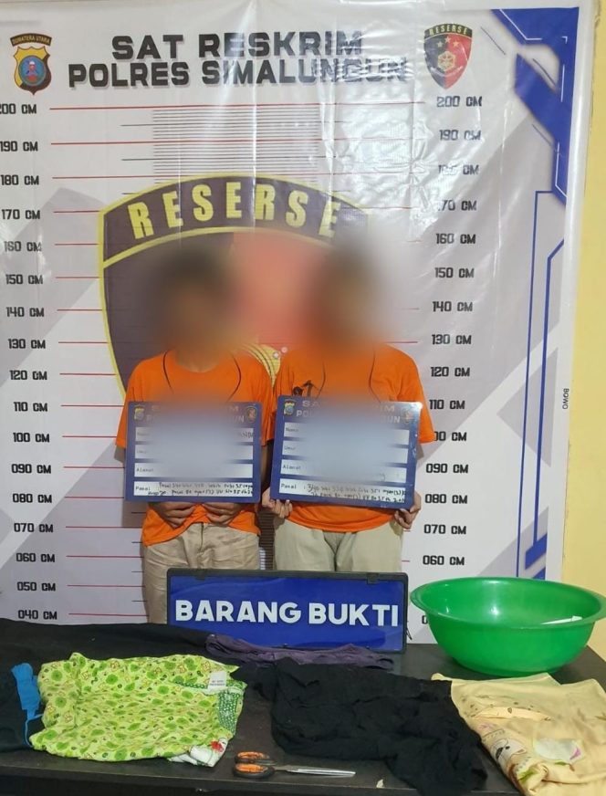 
					Kedua tersangka yang berusia 18 tahun, VAR (laki-laki) dan AS (perempuan), kini ditahan di Polres Simalungun