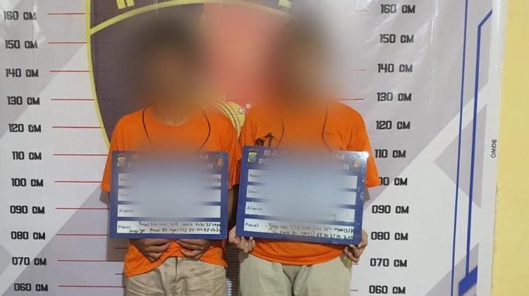 Kedua tersangka yang berusia 18 tahun, VAR (laki-laki) dan AS (perempuan), kini ditahan di Polres Simalungun